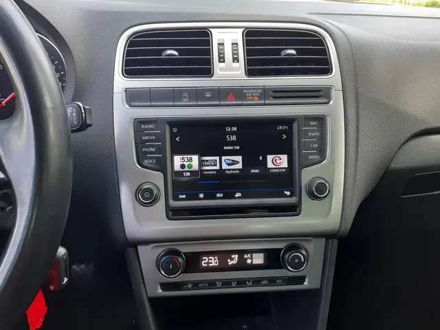 Volkswagen Polo 1.2 TSI Highline *Cruise*Navi* 2016 Benzine 14