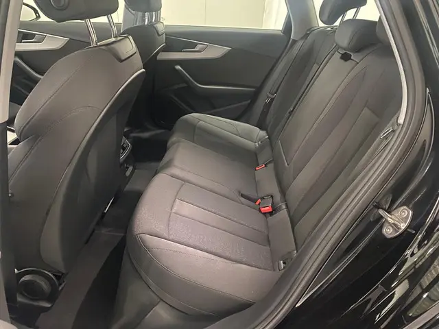 Audi A4 Avant 40 TFSI S edition 2023 Hybride Benzine 17