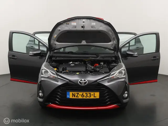 Toyota Yaris 1.5 VVT-i Design Red 2017 Benzine 24