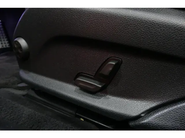Mercedes-Benz E-Klasse 200 AMG Line 2020 Benzine 14