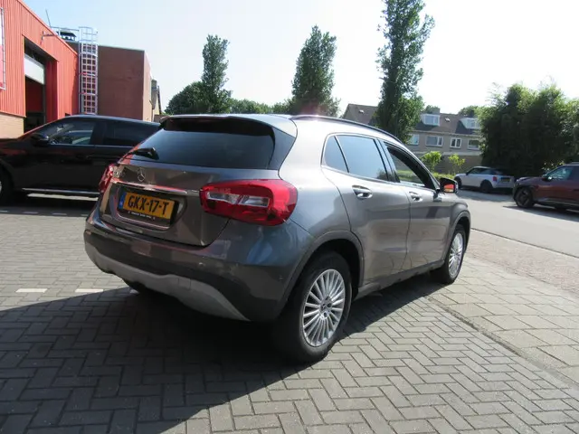 Mercedes-Benz GLA 180 Business Solution AMG 2018 Benzine 5