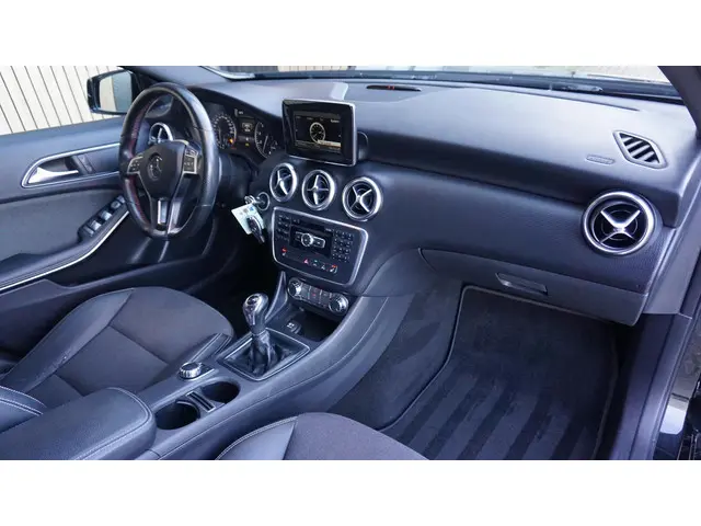 Mercedes-Benz A-Klasse 180 Prestige 122pk 2013 Benzine 12