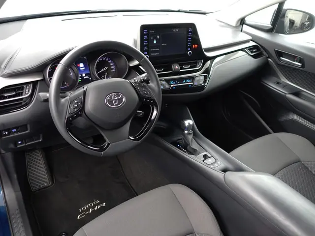 Toyota C-HR 1.8 Hybrid Active Aut- 2023 Hybride Benzine 2