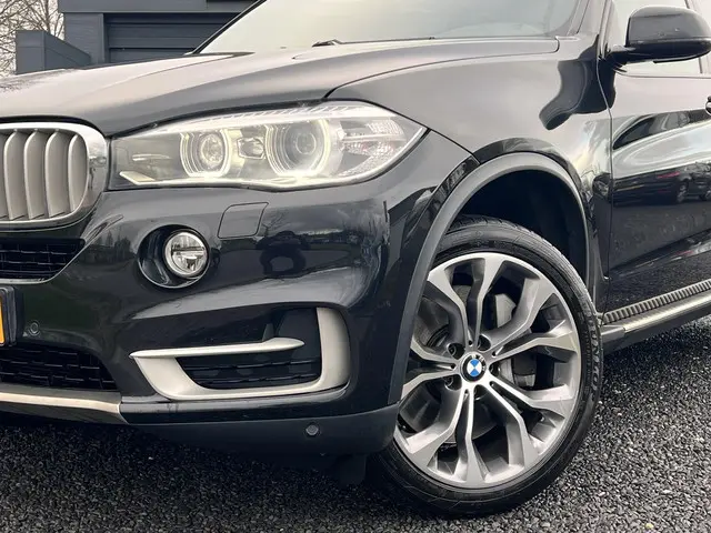 BMW X5 xDrive 50i High Executive 2013 Benzine 35