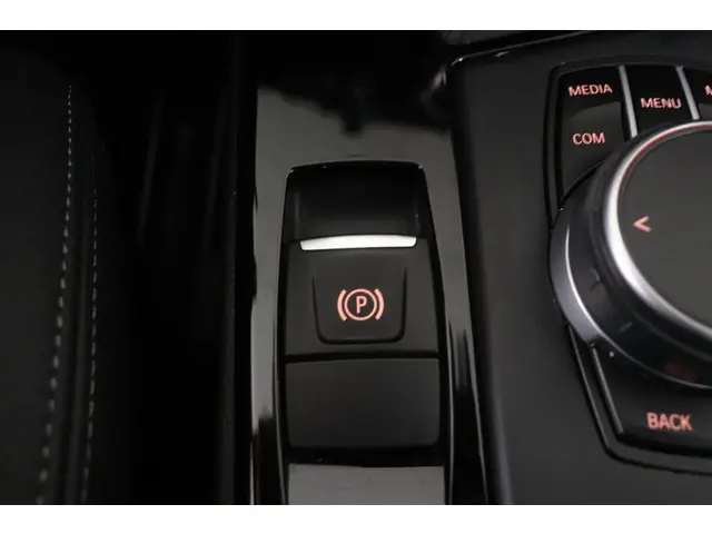 BMW X1 sDrive20i Orange Edition III 2019 Benzine 37