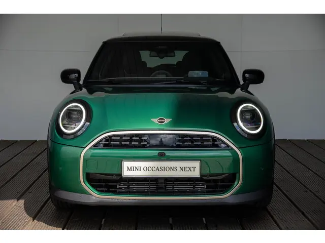 MINI 3-Deurs Cooper C Aut. 2024 Benzine 3