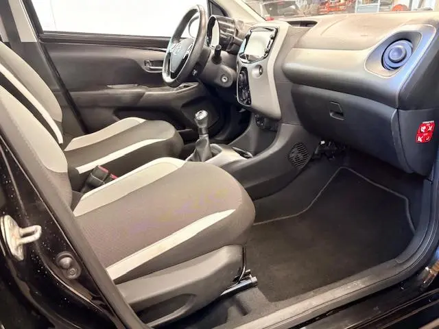 Toyota Aygo 1.0 VVT-i x-nav 2018 Benzine 9