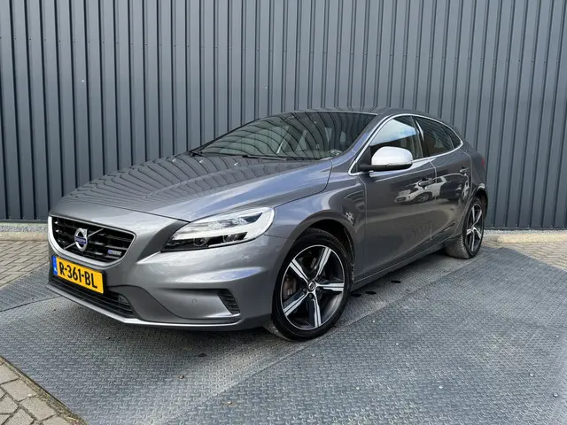Volvo V40 1.5 T3 R-Design 2019 Benzine 25