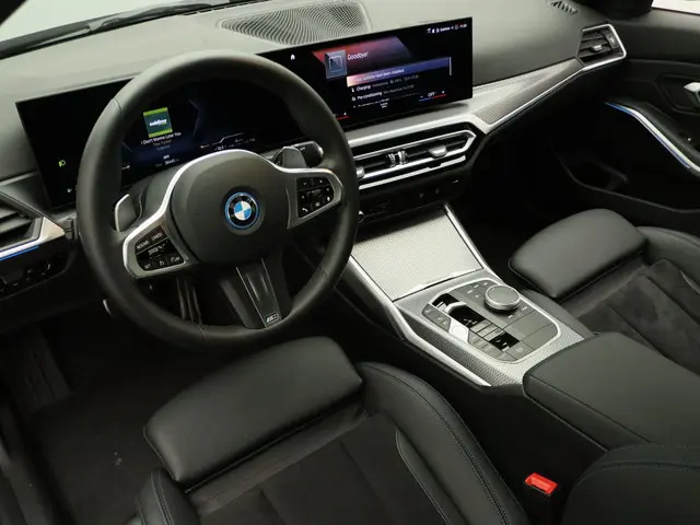 BMW 3 Serie Sedan 330e 2024 Hybride Benzine 10