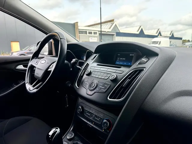Ford Focus Wagon 1.0 Trend | Airco | APK | NAP 2017 Benzine 12