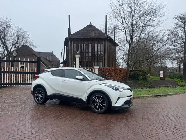 Toyota C-HR 1.8 Hybrid Bi-Tone 2017 Hybride Benzine 2