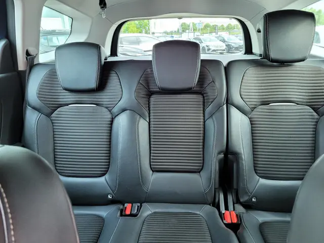 Renault Grand Scénic 1.3 TCe Bose 2020 Benzine 25