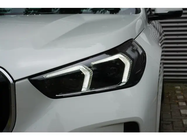 BMW X1 sDrive18i 2023 Benzine 21