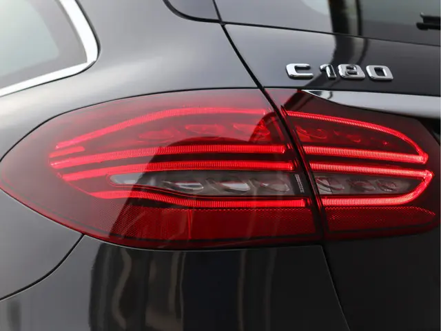 Mercedes-Benz C-Klasse Estate 180 AMG 2020 Benzine 13