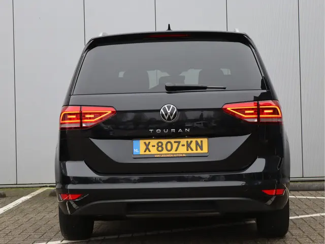Volkswagen Touran 1.5 TSI Highline 7-zits 2023 Benzine 7