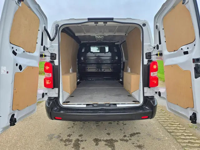 Toyota ProAce Worker 2.0 D-4D Long L3 H1 2023 Diesel 6