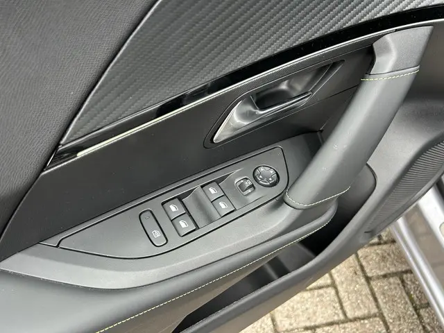 Peugeot 2008 1.2 Turbo 130 PK GT 2024 Benzine 41