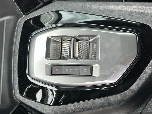 Peugeot 208 1.2 Hybrid 110 e-DCS6 Style 2025 Benzine 25