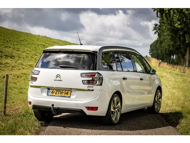 Citroën Grand C4 Picasso 1.6 THP Exclusive 2015 Benzine 28