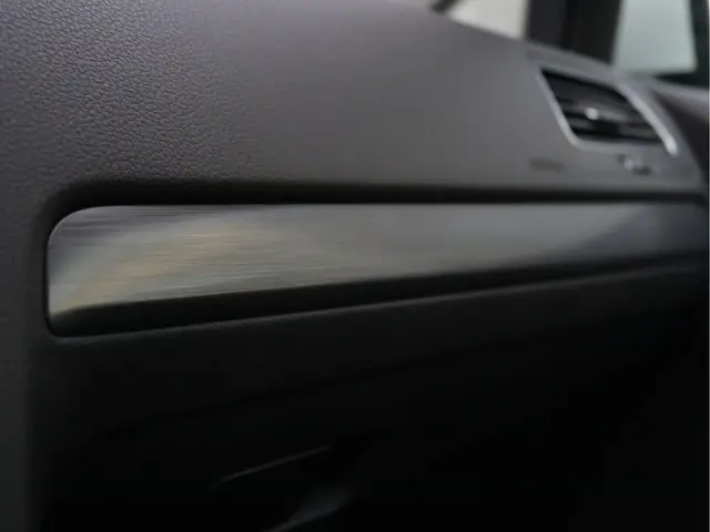 Volkswagen Golf 1.0 TSI Highline R-line 2017 Benzine 59