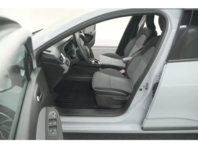 Renault Clio TCe 90 GPF techno 2025 Benzine 28