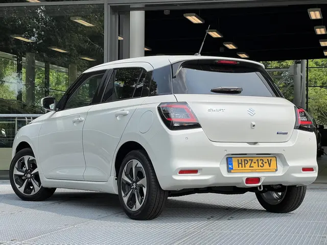 Suzuki Swift 1.2 Style Smart Hybrid 2024 Benzine 6