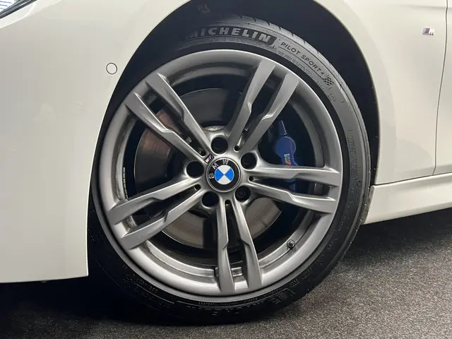 BMW 3 Serie 330i M Sport Edition 2018 Benzine 39