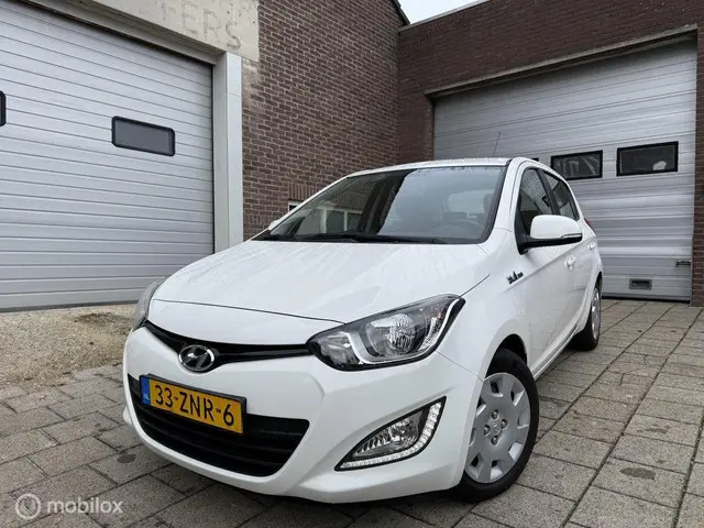 Hyundai i20 1.2i i-Deal 2013 Benzine