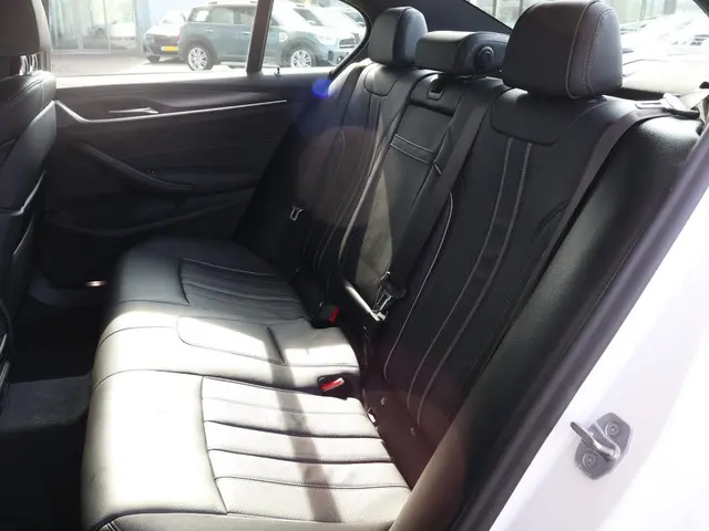 BMW 5 Serie 530e High Executive 2021 Hybride Benzine 43