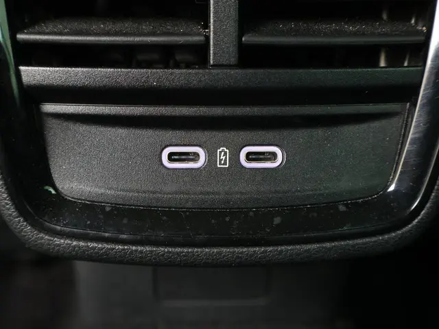 Škoda Kamiq 1.0 TSI Business Edition 2025 Benzine 18