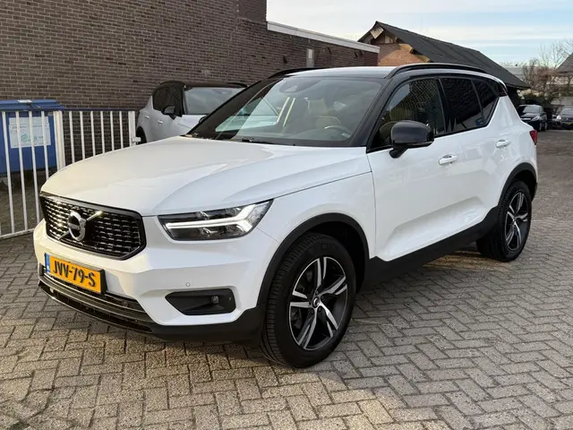 Volvo XC40 2.0 T4 190 pk R-Design 2018 Benzine 2