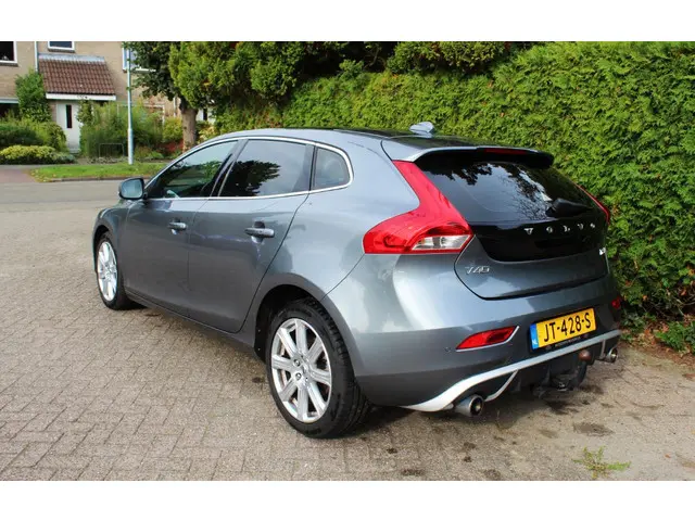 Volvo V40 2.0 T2 Nordic 220PK 2016 Benzine 2