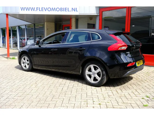Volvo V40 2.0 T2 Momentum Navi|Clima|LMV 2016 Benzine 27