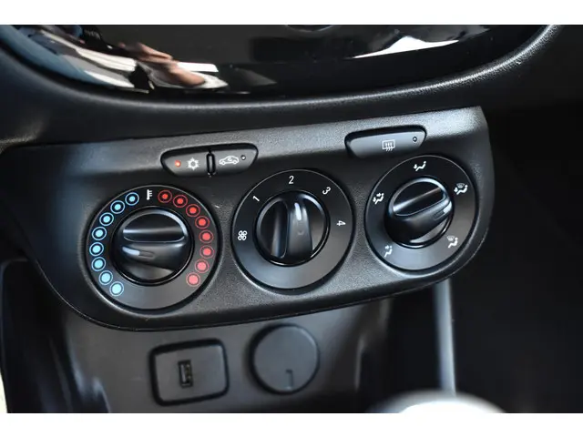 Opel Corsa 1.4 Favourite 2018 Benzine 14