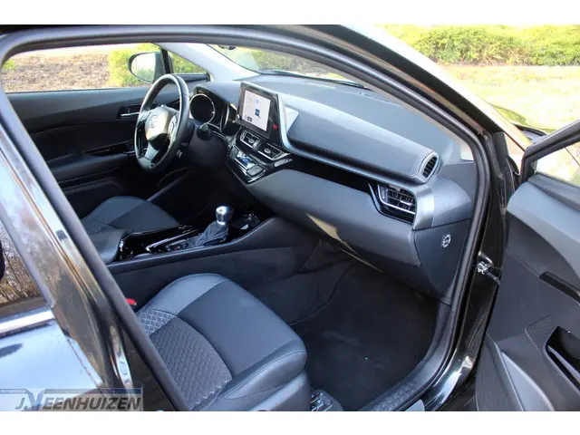 Toyota C-HR 1.8 Hybrid Dynamic 2023 Hybride Benzine 14