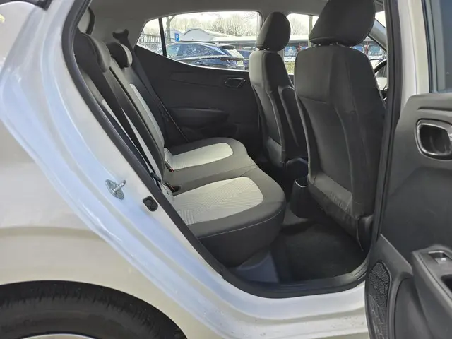 Hyundai i10 1.0 Premium 1e eig/NL-auto 2022 Benzine 9