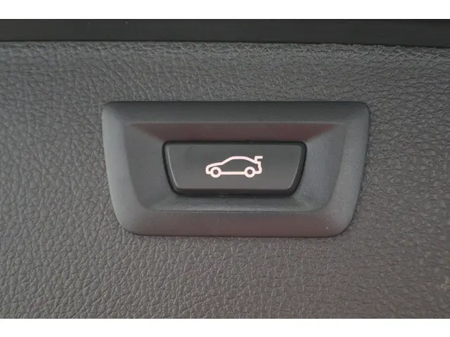 BMW 3 Serie Touring 318i M Sport Edition 2018 Benzine 18