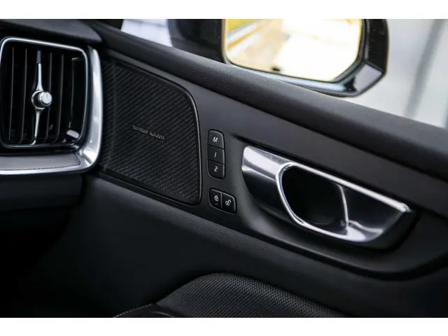 Volvo S60 2.0 B4 Plus Dark 2023 Benzine 25