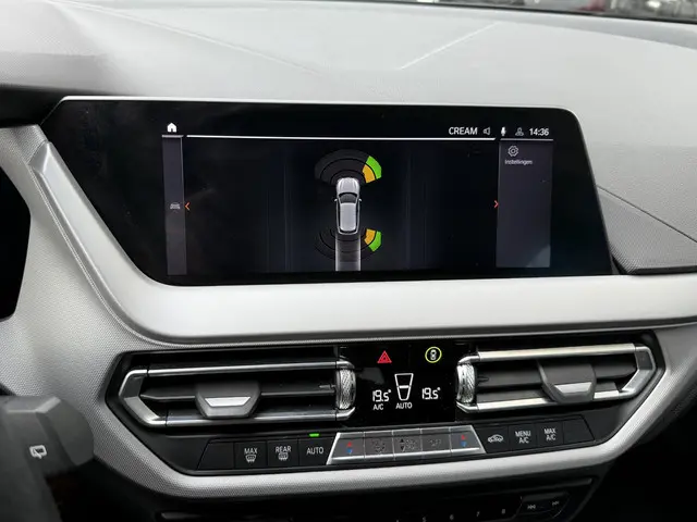 BMW 1 Serie 118i Executive Edition 2020 Benzine 14