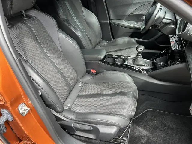 Peugeot 2008 1.2 Turbo 130 PK GT-Line 2020 Benzine 20