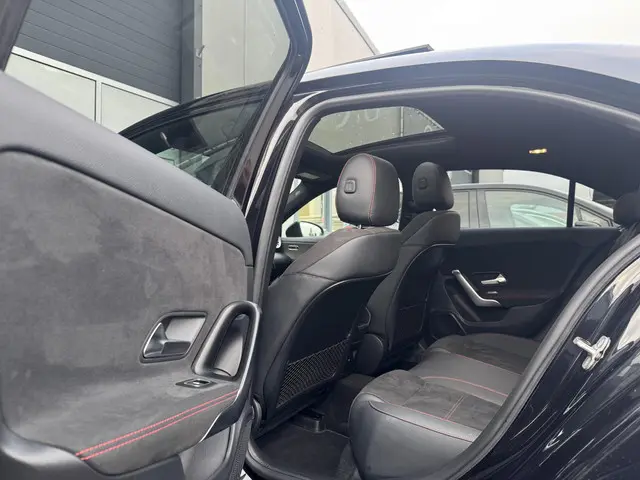 Mercedes-Benz A-Klasse 200 AMG Line 2024 Benzine 19