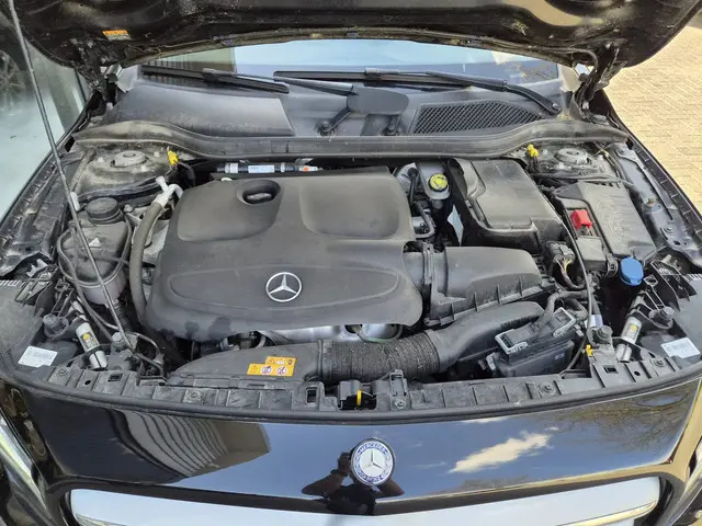 Mercedes-Benz GLA 200 Prestige 2017 Benzine 30