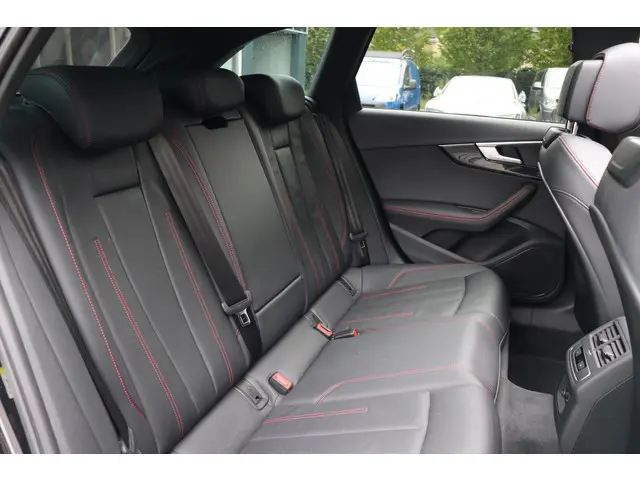 Audi A4 Avant 2.0 TFSI Quattro Sport S line 2018 Benzine 16