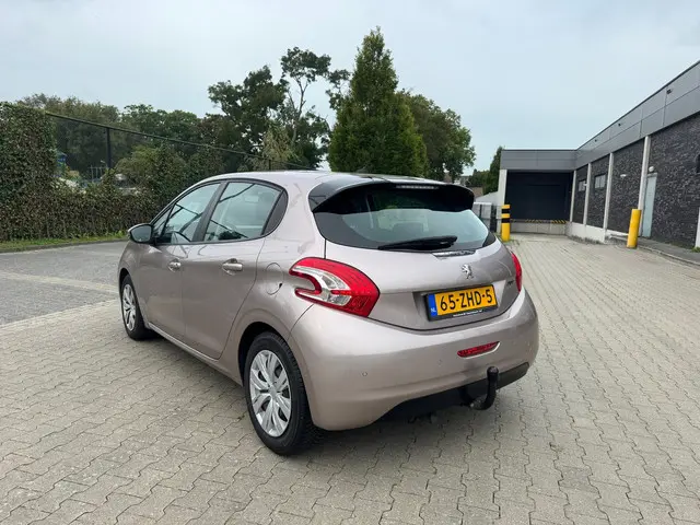 Peugeot 208 1.2 VTi Envy 2012 Benzine 18