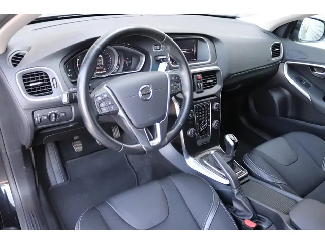 Volvo V40 2.0 T2 Nordic+ 2018 Benzine 32