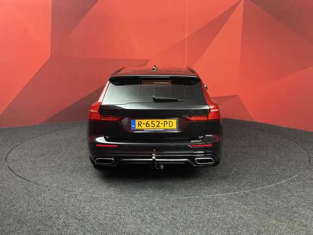 Volvo V60 2.0 B4 R-Design 2022 Hybride Benzine 13