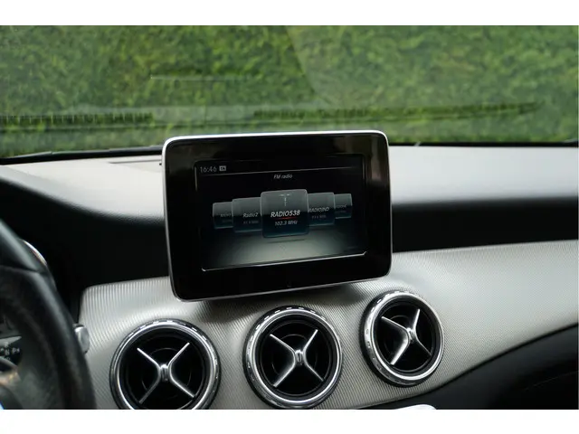Mercedes-Benz GLA GLA 180 Ambition Night 2016 Benzine 36