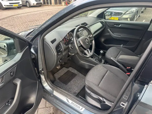 Škoda Fabia 1.0 TSI Clever , navigatie , pdc 2018 Benzine 10