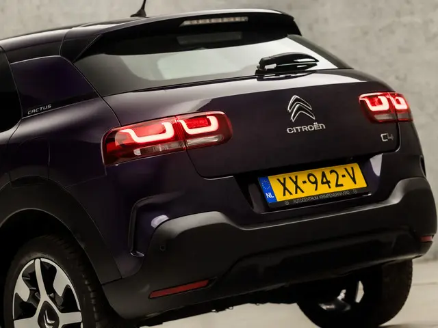 Citroën C4 Cactus 1.2 PureTech Shine 2018 Benzine 10