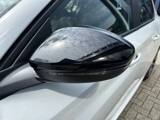 Peugeot 208 1.2 Hybrid 110 e-DCS6 Style 2025 Benzine 18